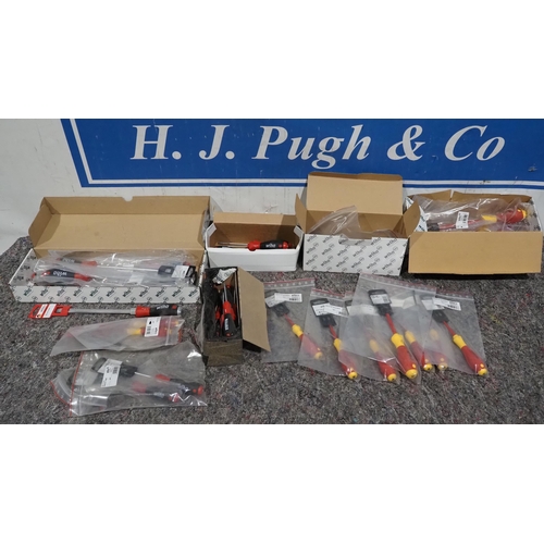 695 - Large quantity of assorted Wiha screwdrivers