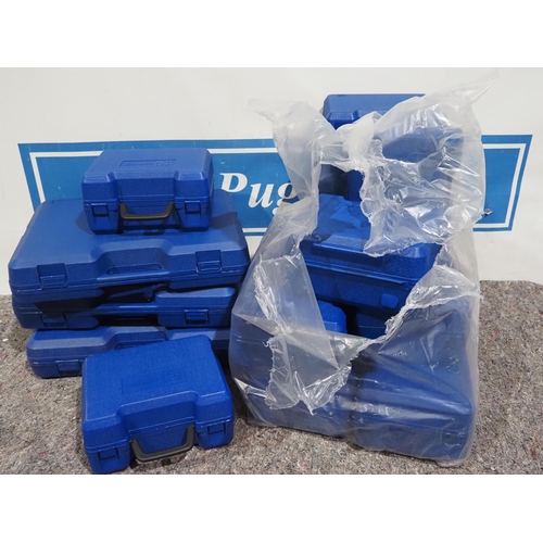 711 - Large quantity of plastic carrying cases