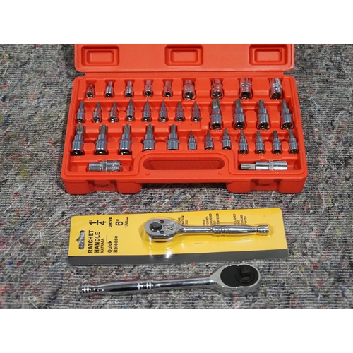 811 - 35 Piece star socket set and 2 ratchets