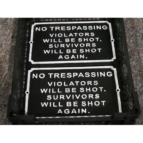 849 - 2 Cast iron signs - No Trespassing 10