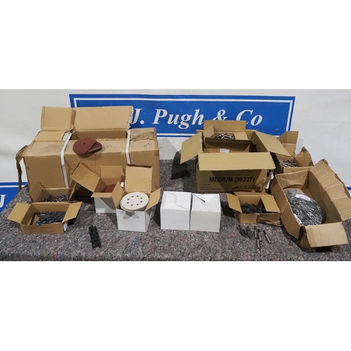 1270 - **The following lots will be sold in saleroom 1**
Large quantity of assorted drill bits, sanding dis... 
