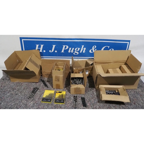 1272 - Large quantity of assorted drill bits