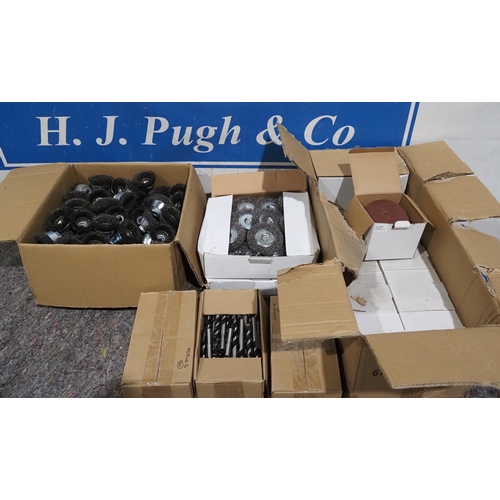 1288 - Large quantity of assorted sanding pads, 16mm masonry drill bits and wire wheels etc