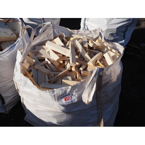 1027 - Bag of softwood offcuts
