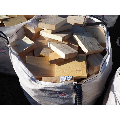 1028 - Bag of softwood offcuts
