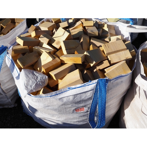 1030 - Bag of softwood offcuts