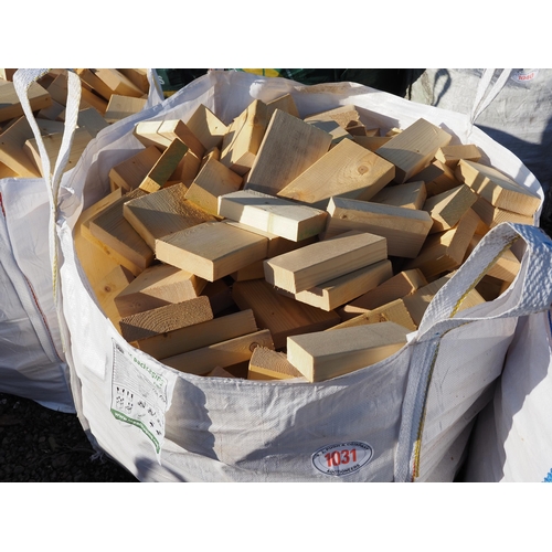 1031 - Bag of softwood offcuts