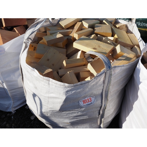 1033 - Bag of softwood offcuts