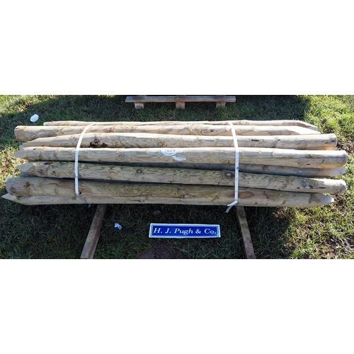 1089 - Round fencing stakes 8ft x 4½