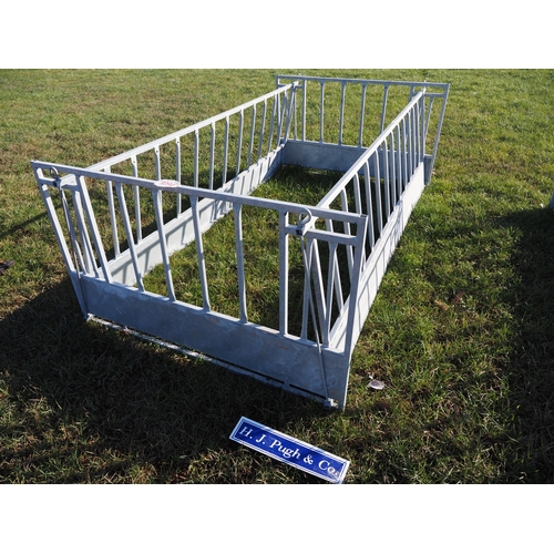 1094 - Sheep feeder 9' x 5'