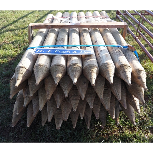 1146 - Round fencing stakes 6ft x 4½