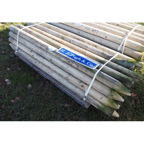 1154 - Round stakes 6ft x 3½