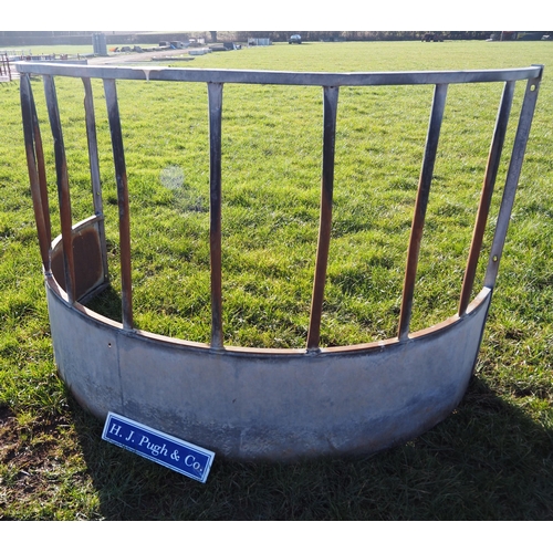 1250 - ½ Cattle ring feeder