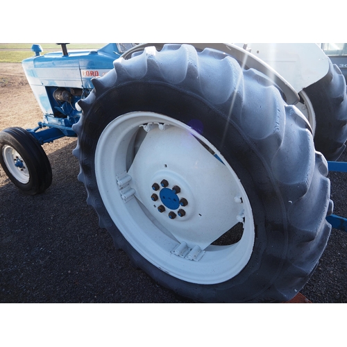 1398 - Ford 4000 tractor. Runs and drives