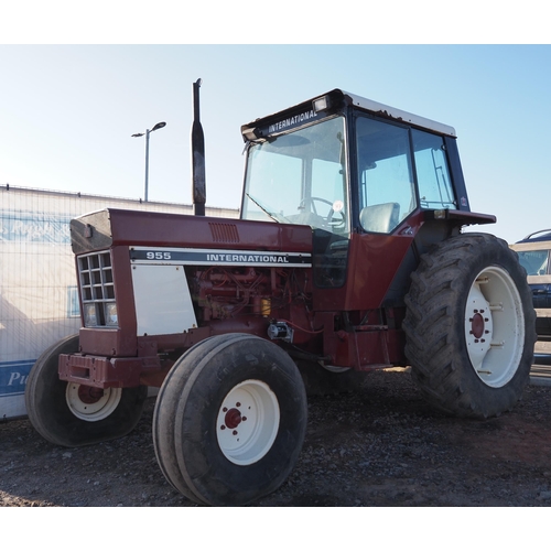 1405 - International 955 2WD tractor. Runs and drives. 5889 hours showing. Reg. EVJ 444W