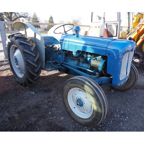 1406 - Fordson Super Dexta. Runs and drives. Reg. Q612 VAB