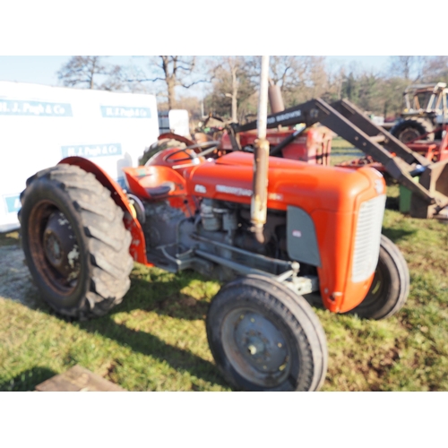 1422 - Massey Ferguson 35 tractor. 4 Cylinder. Non-runner. No docs