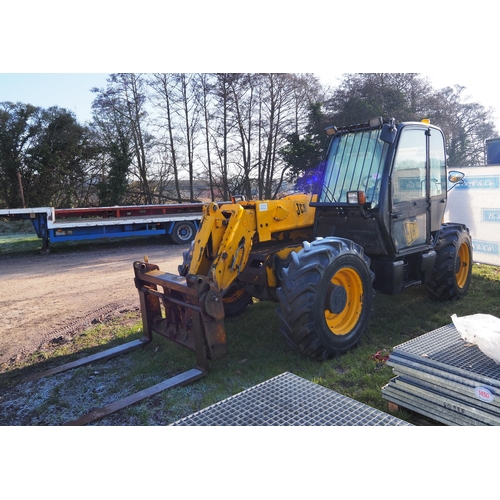 1447 - JCB 530-70 telehandler. 2001. 3349 hours showing. Runs and drives. Reg KX51 FNT. Keys in office