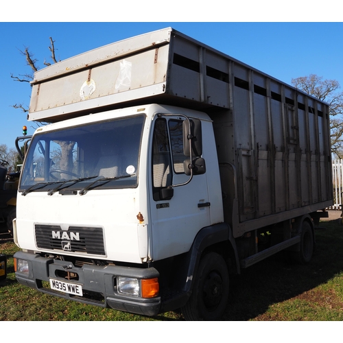 1512 - MAN 8-153 Livestock lorry, 1995. 4580cc. Driven into place. MOT until 31/1/24. Reg. M935 WWE. V5C, p... 