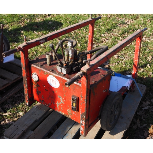 1719 - Oil tank on trolley with spool valve