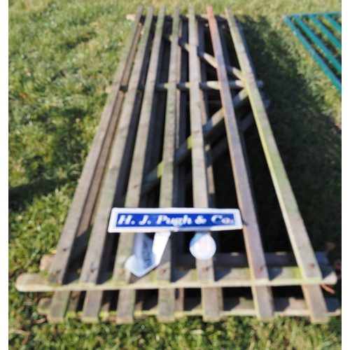 1217 - 10ft Wooden hurdles - 4