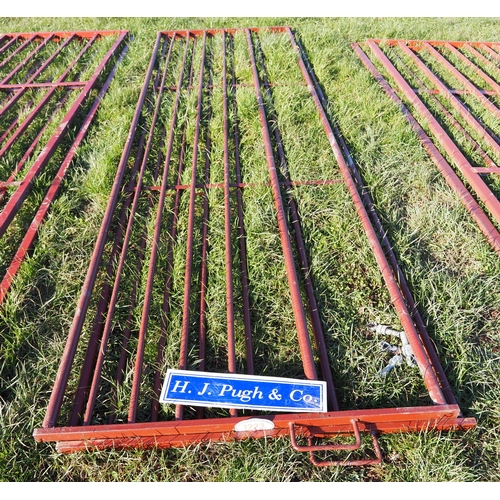 1223 - Red painted metal gates 12ft - 2