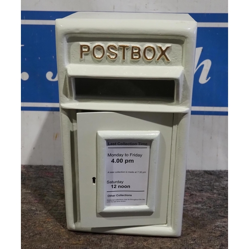 1296B - Post box 17
