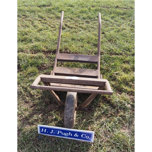 436 - Metal barrow