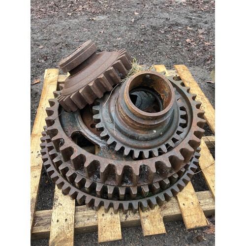 90 - Traction engine gears