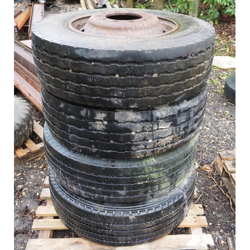 403 - Low loader wheels and tyres J ply rating 265/70 19.5