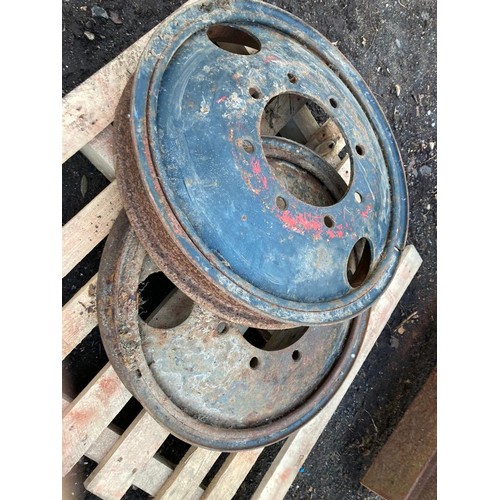 86 - 2 Solid cast iron wheels 20