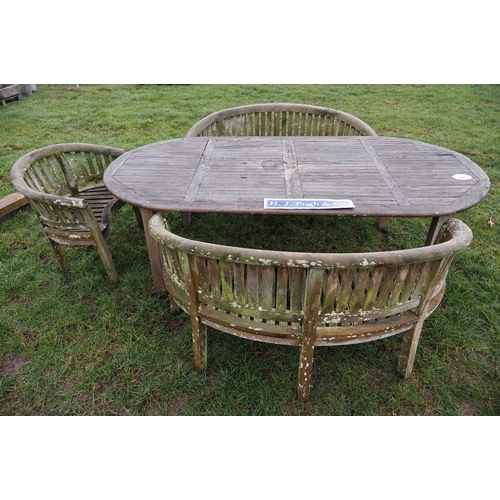 644 - Wooden garden furniture set