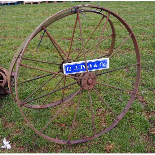 670 - Cast iron cart wheels - 2