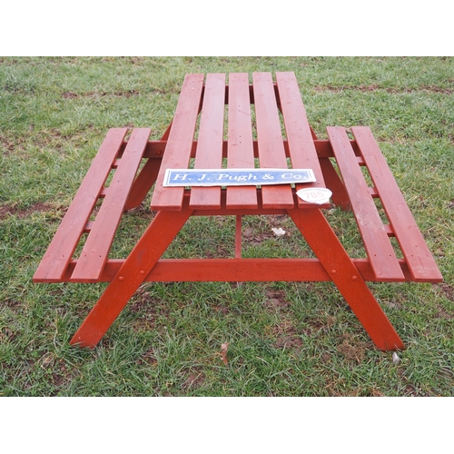 705 - Picnic bench