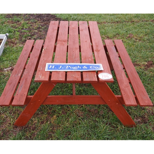 706 - Picnic bench