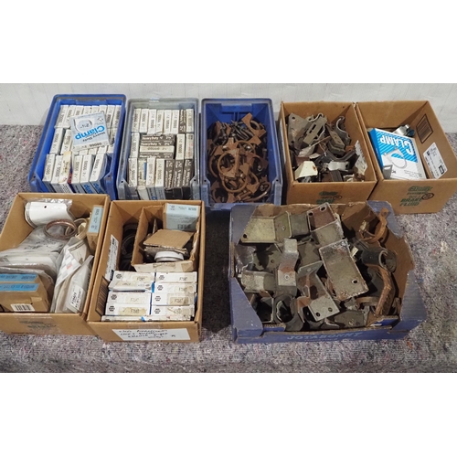 11 - American car exhaust brackets and gaskets NOS