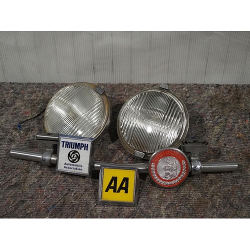 125 - Car badge bar with 3 badges and 2 lights