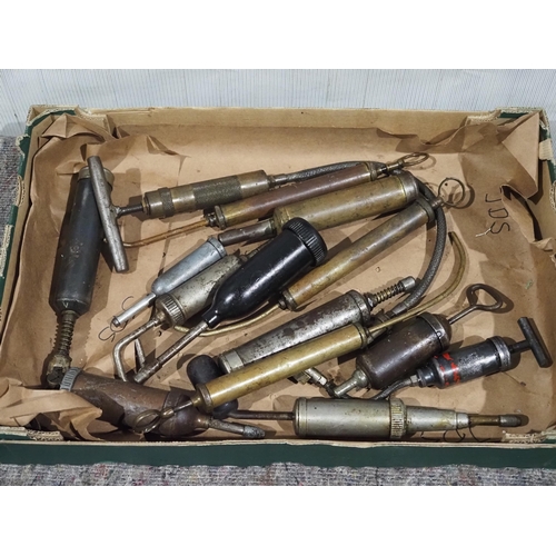 89 - Quantity of grease guns to include Tecalemit