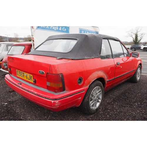417 - Ford Escort XR3i Cabriolet, 1988, 1597cc.
Spares or repairs.
Reg. E597 YJK. V5 and keys