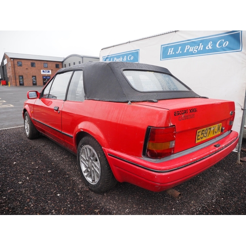417 - Ford Escort XR3i Cabriolet, 1988, 1597cc.
Spares or repairs.
Reg. E597 YJK. V5 and keys