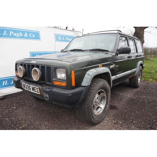 418 - Jeep Cherokee Sport, 1998, 2499cc.
Runs and drives, needs some welding for MOT.
Reg. R296 MEC. V5 an... 
