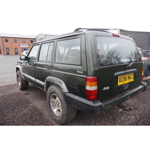 418 - Jeep Cherokee Sport, 1998, 2499cc.
Runs and drives, needs some welding for MOT.
Reg. R296 MEC. V5 an... 