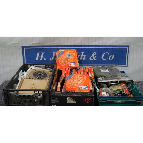 444 - Assorted clutches, gaskets, cables etc to fit Vauxhall, Hillman etc