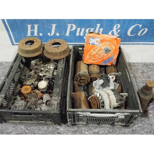 451 - Assorted carburettors, starter motors and dynamos