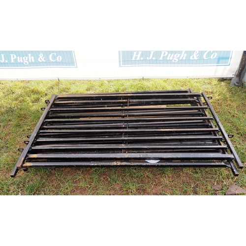 1140 - Black hurdles 5ft - 6