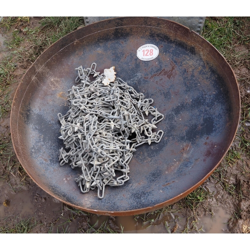 128 - Large round metal dish and galvanised spiked chain approx. 120' x 2½