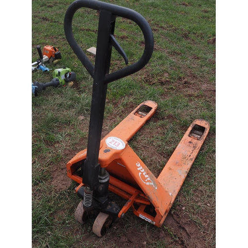 213 - Pallet truck