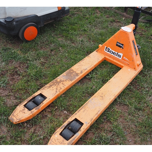 221 - Pallet truck