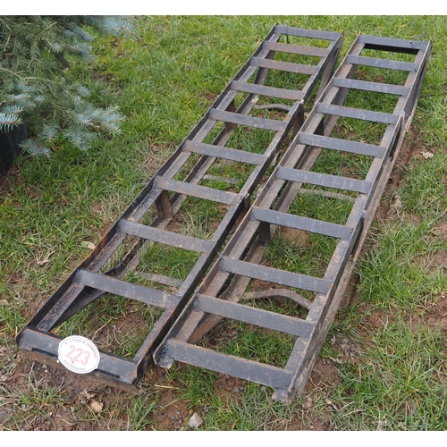 223 - Pair of loading ramps