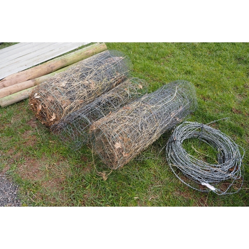 388 - Fencing wire and posts